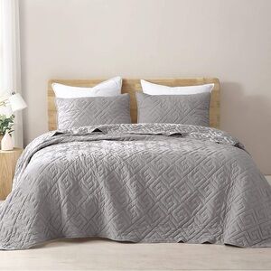 Elegant Gray king 3 piece Quilted Bedding Set